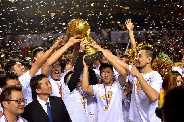 恩昆库被推荐给巴萨，球员希望离队&蓝军愿意放行