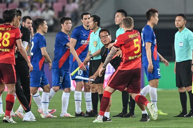 杜锋:为国争光的战士周琦被多次弄倒 有点寒心